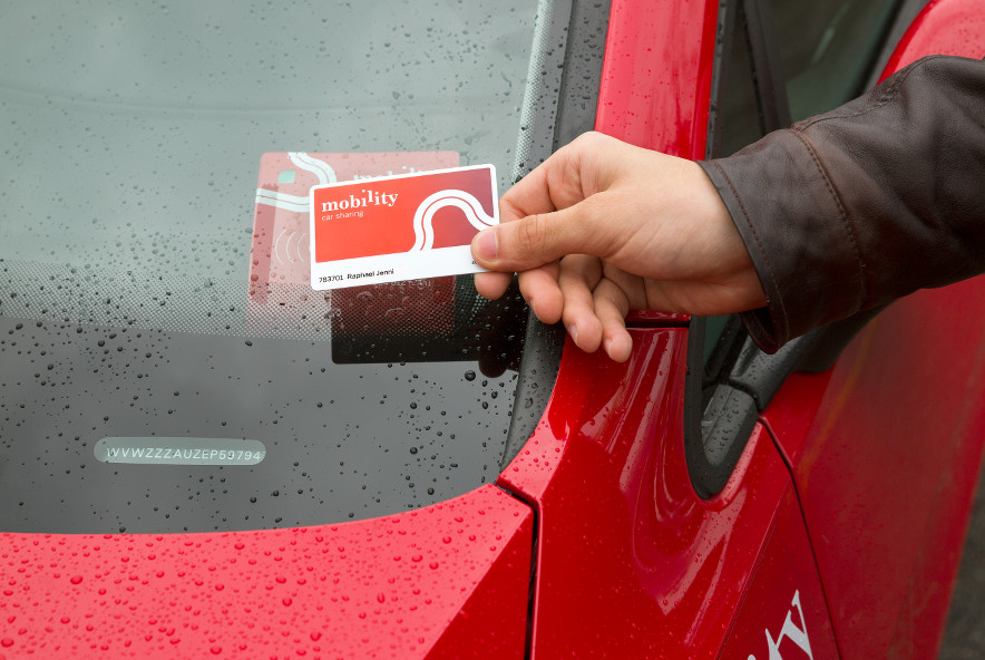 QNNECT custom software design for secure communication - with UX and User testing in mind, for a good interaction design for mobile users