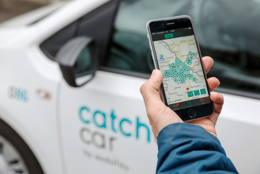 QNNECT custom software design for secure communication - with UX and User testing in mind, for a good interaction design for mobile users
