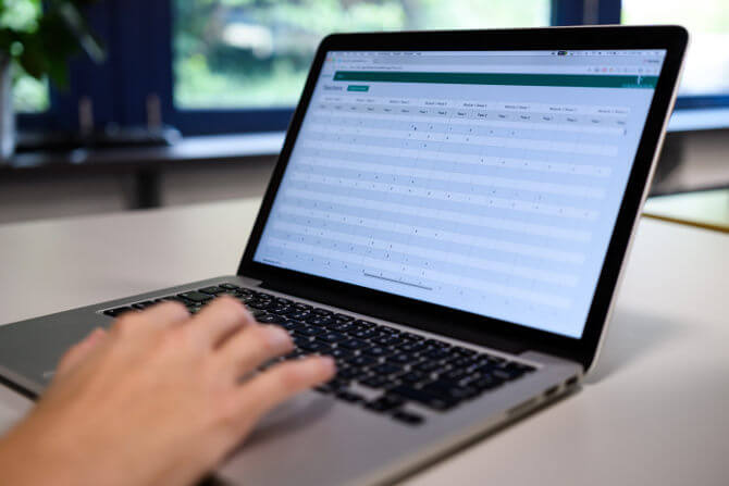 QNNECT custom software design for secure communication - with UX and User testing in mind, for a good interaction design for mobile users