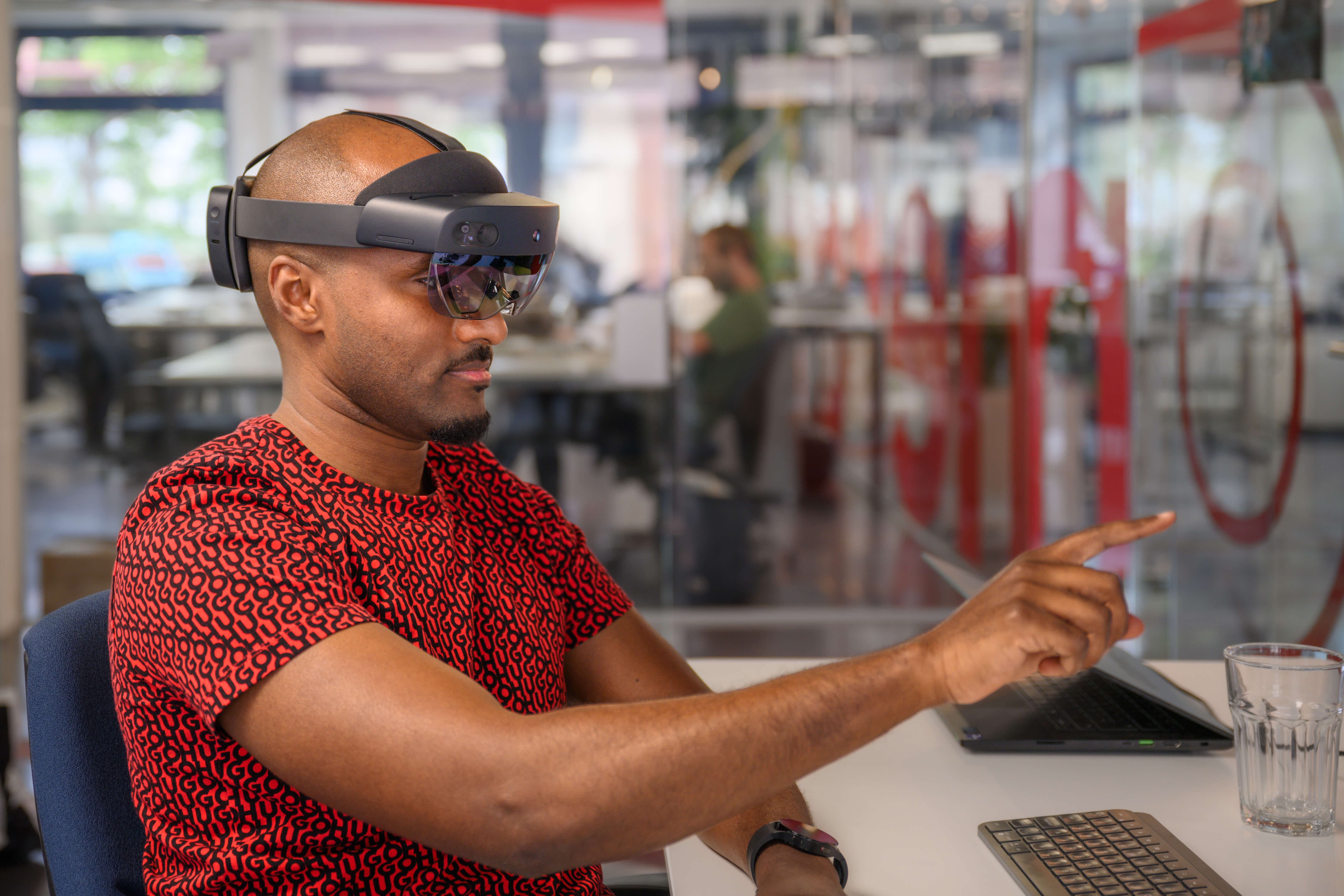 Comerge & HoloLens Med Tech project called "HoloNavigation": MR, meaning: Mixed reality in health care - with HoloLens 2, revolutionizing health care, for example surgery methods. 