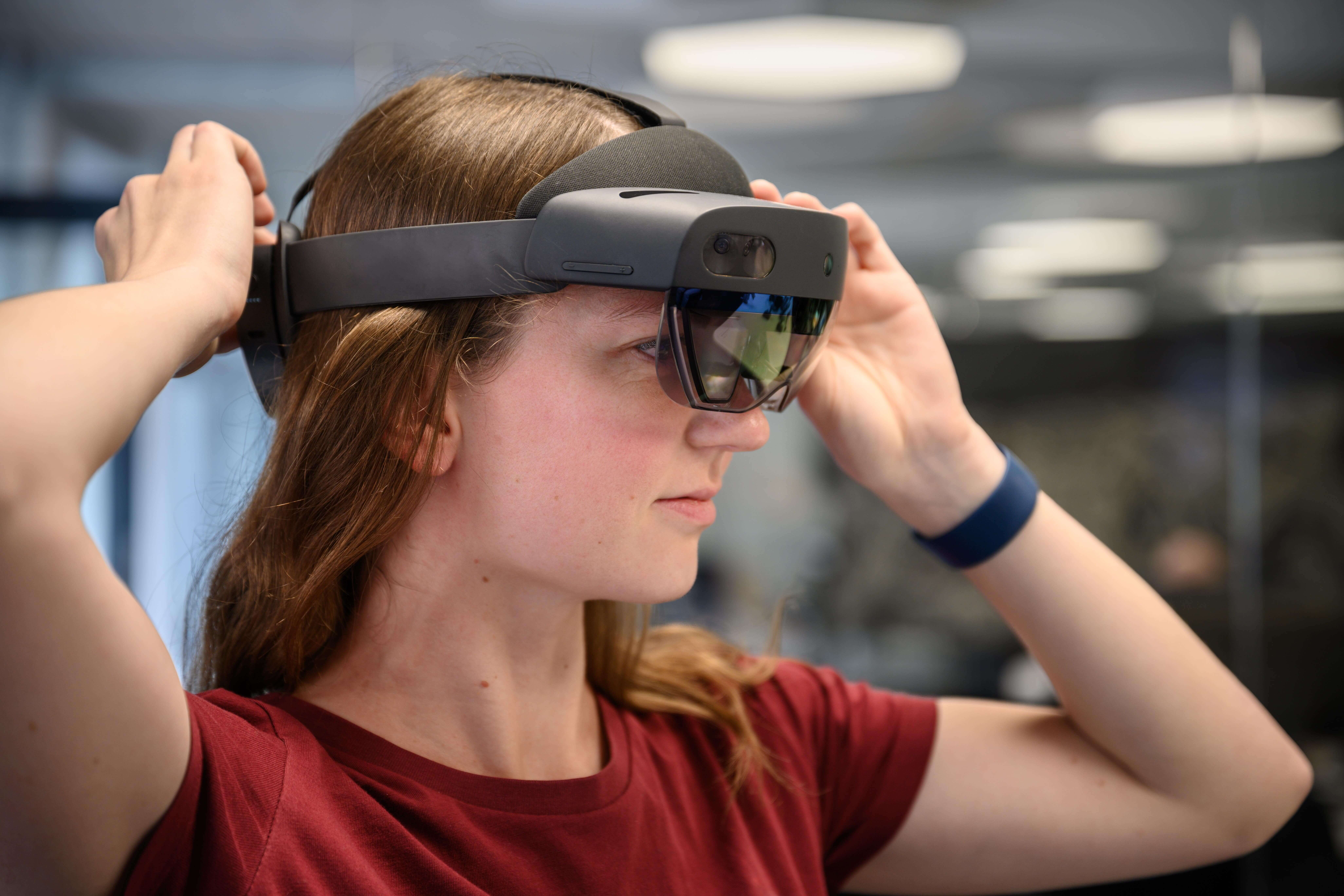 QNNECT custom software design for secure communication - with UX and User testing in mind, for a good interaction design for mobile users